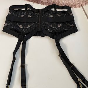 Victoria’s Secret Garter